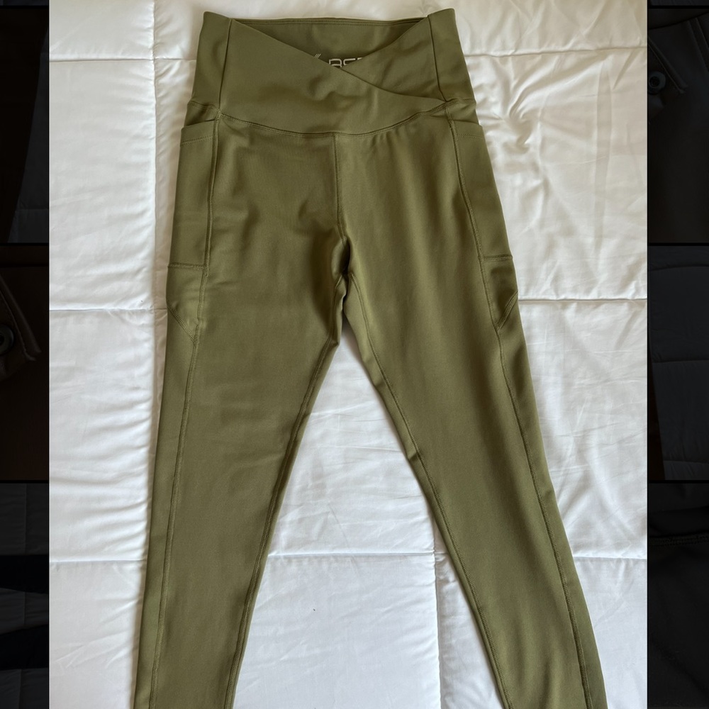 Cropped army green leggings